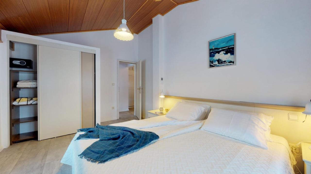 Nina Deluxe Superior 5 Star Apartment, Your Piece Of Heaven By The Sea & Park Новиград Экстерьер фото