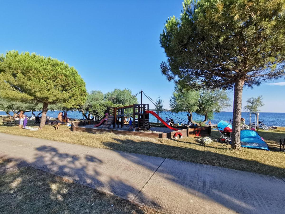 Nina Deluxe Superior 5 Star Apartment, Your Piece Of Heaven By The Sea & Park Новиград Экстерьер фото